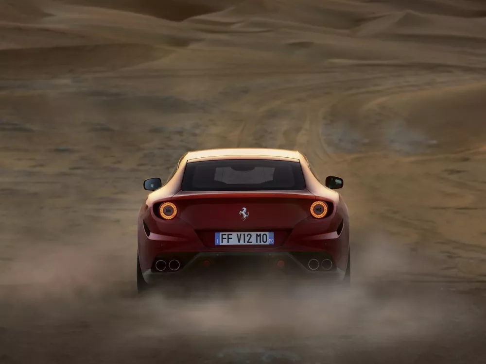 Автомобиль Ferrari FF Хэтчбек (3 двери)