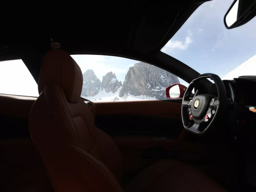 Автомобиль Ferrari FF Хэтчбек (3 двери)
