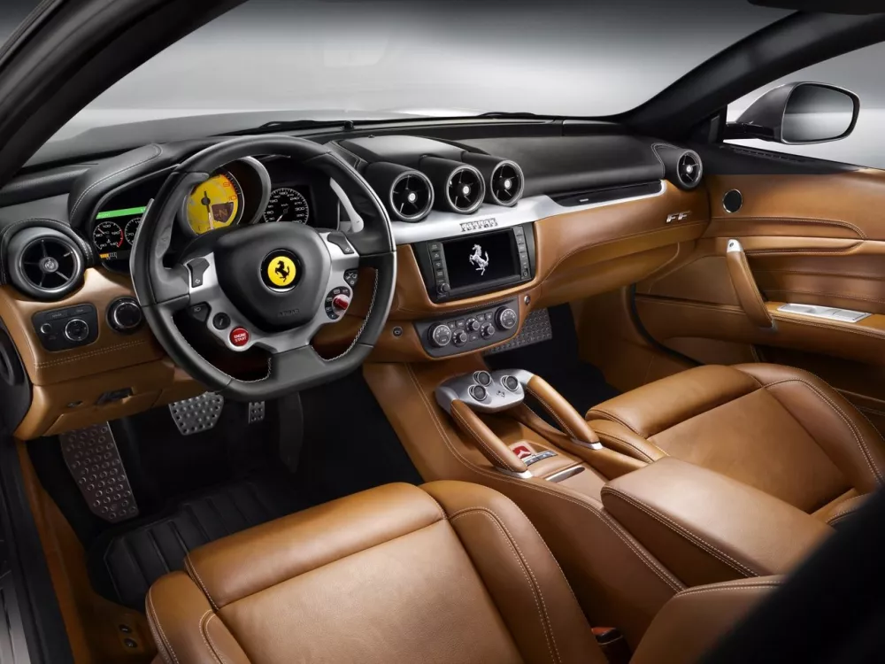 Автомобиль Ferrari FF Хэтчбек (3 двери)