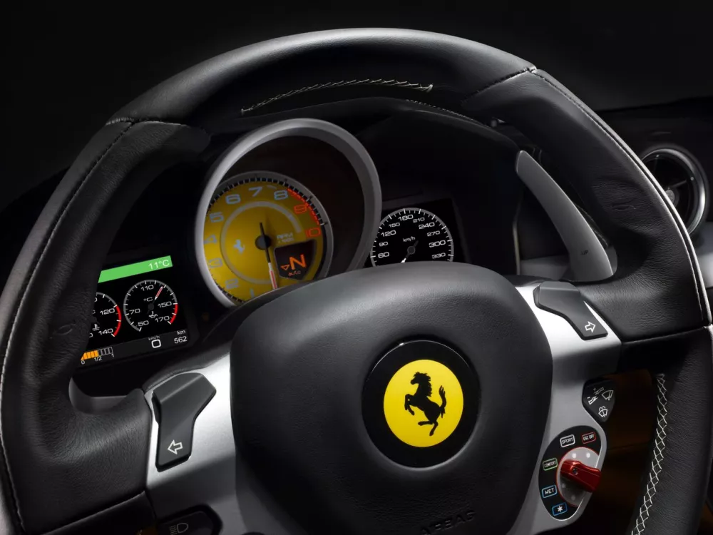 Автомобиль Ferrari FF Хэтчбек (3 двери)