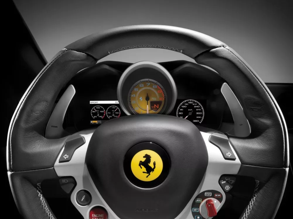 Автомобиль Ferrari FF Хэтчбек (3 двери)