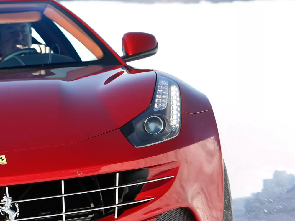 Автомобиль Ferrari FF Хэтчбек (3 двери)