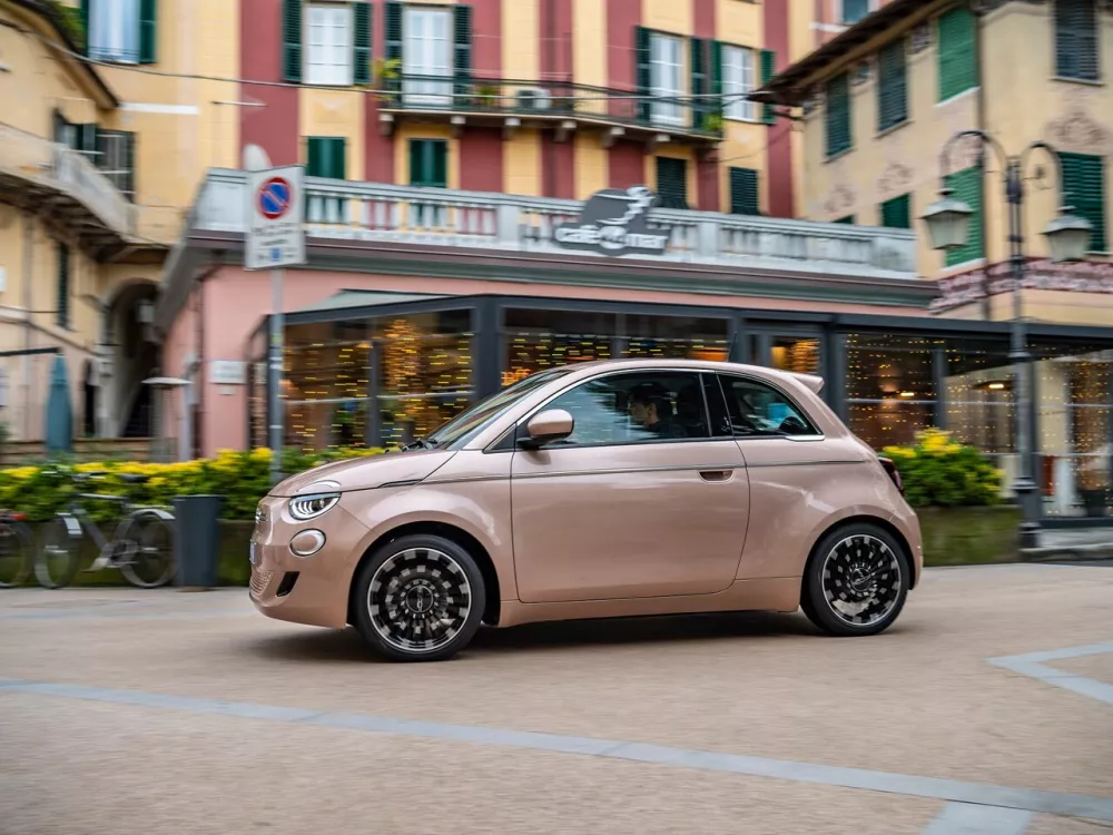 Автомобиль Fiat 500 III Хэтчбек (3 двери)
