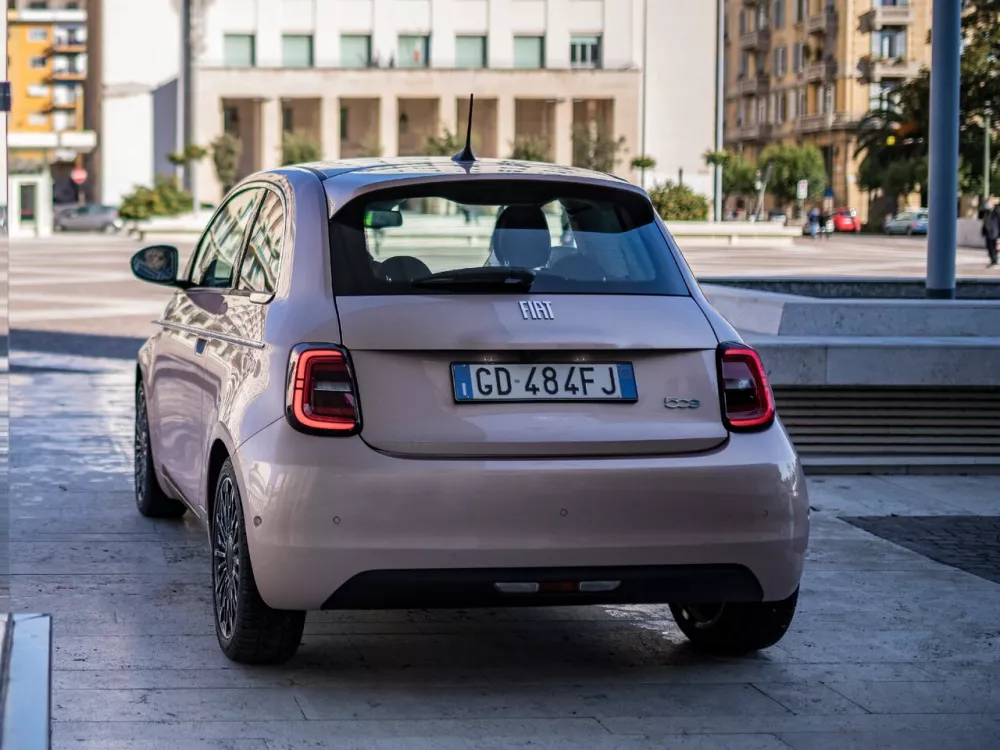 Автомобиль Fiat 500 III Хэтчбек (3 двери)