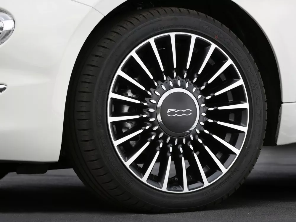 Автомобиль Fiat 500 II Рестайлинг Хэтчбек (3 двери)