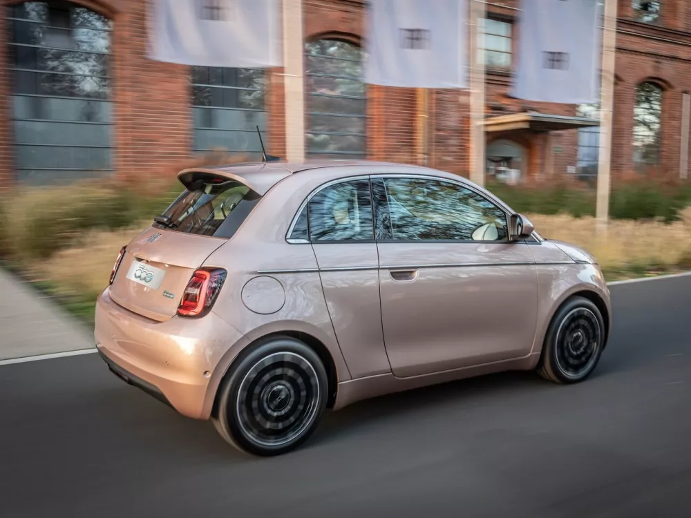 Автомобиль Fiat 500 III Хэтчбек (3 двери)