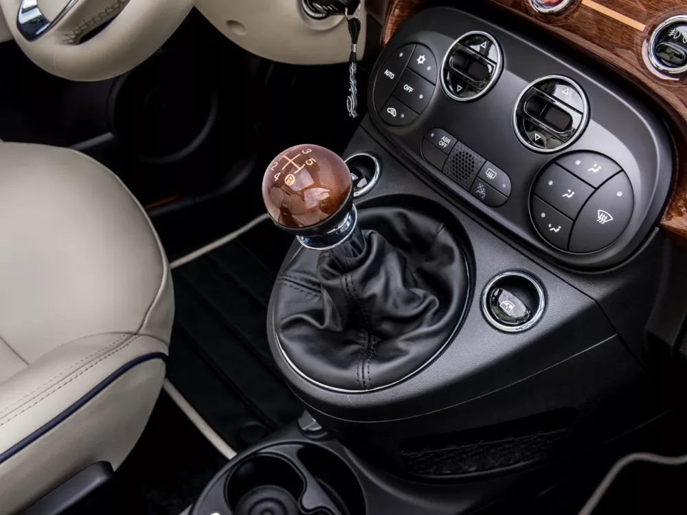Автомобиль Fiat 500 II Рестайлинг Кабриолет