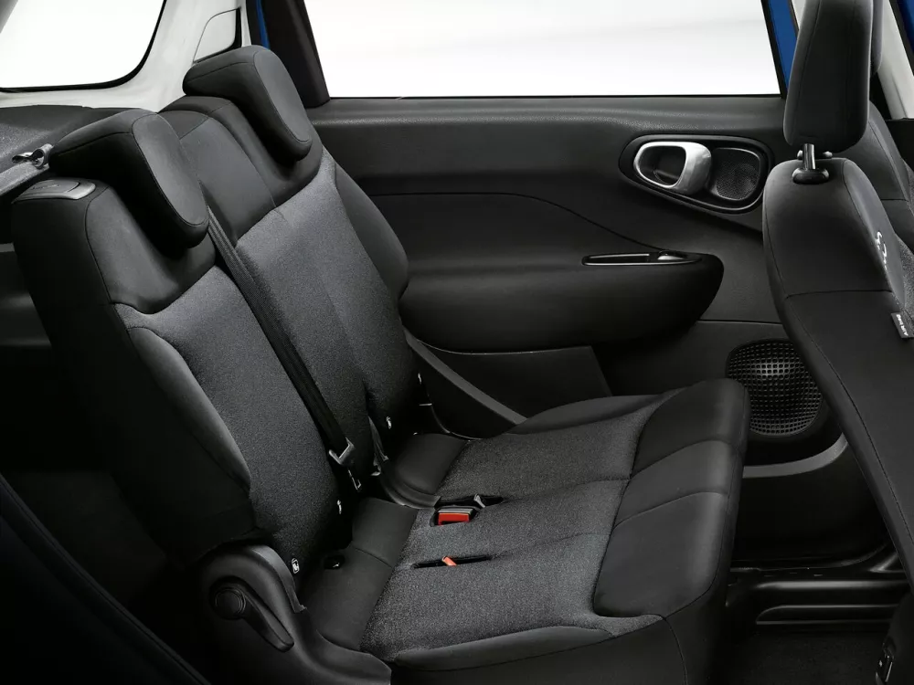 Автомобиль Fiat 500L I Рестайлинг Компактвэн Cross