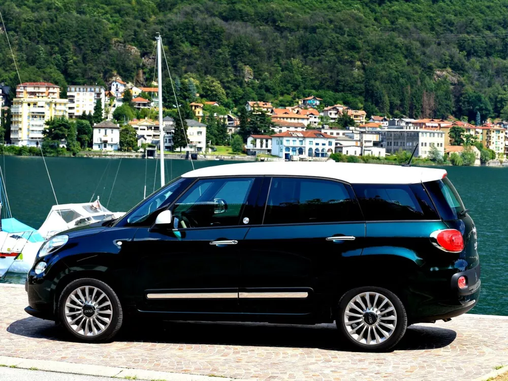 Автомобиль Fiat 500L I Компактвэн Living