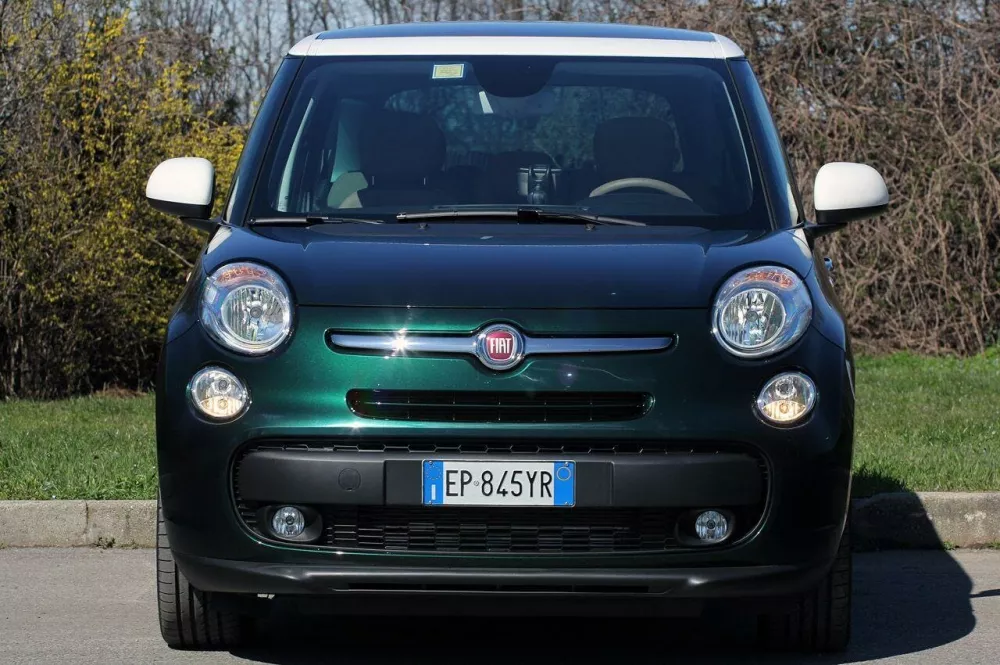 Автомобиль Fiat 500L I Компактвэн Living