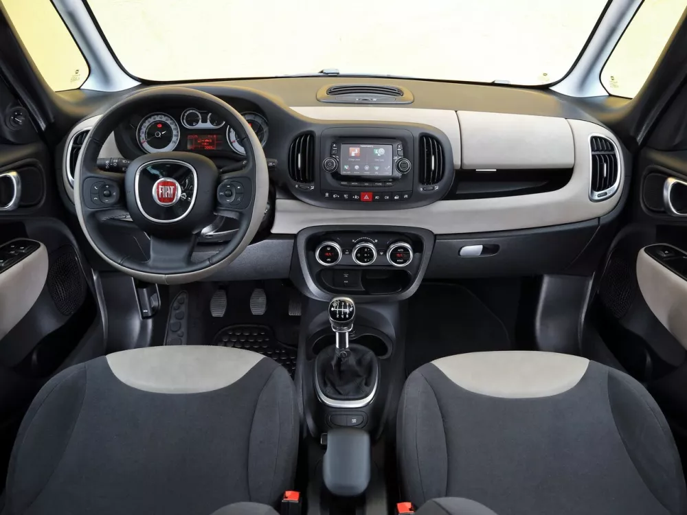 Автомобиль Fiat 500L I Компактвэн Living