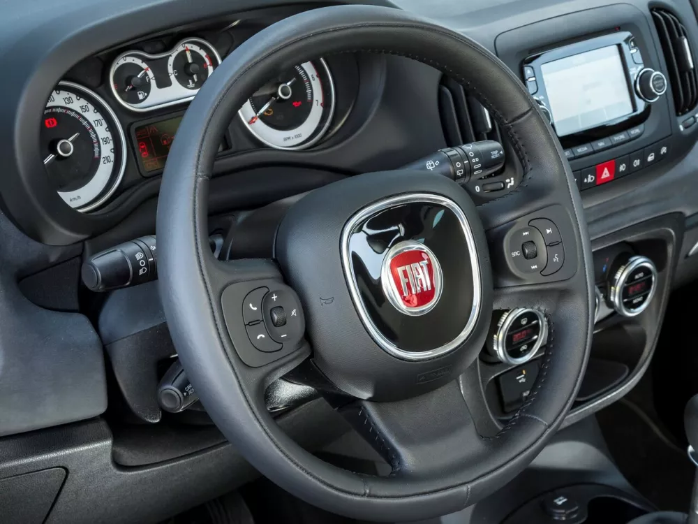 Автомобиль Fiat 500L I Компактвэн Living
