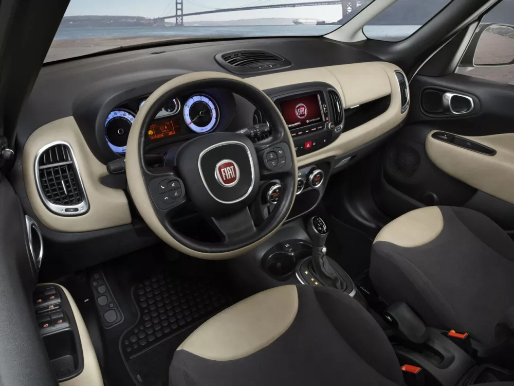 Автомобиль Fiat 500L I Компактвэн Living