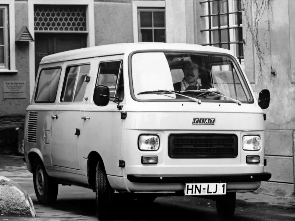 Автомобиль Fiat 900T Минивэн