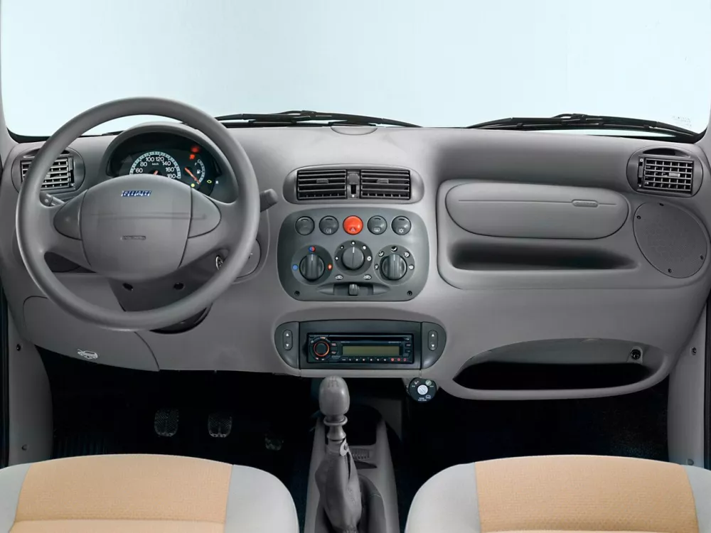 Автомобиль Fiat 600 Хэтчбек (3 двери)
