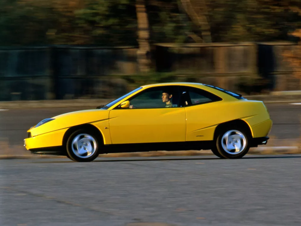 Автомобиль Fiat Coupe Купе