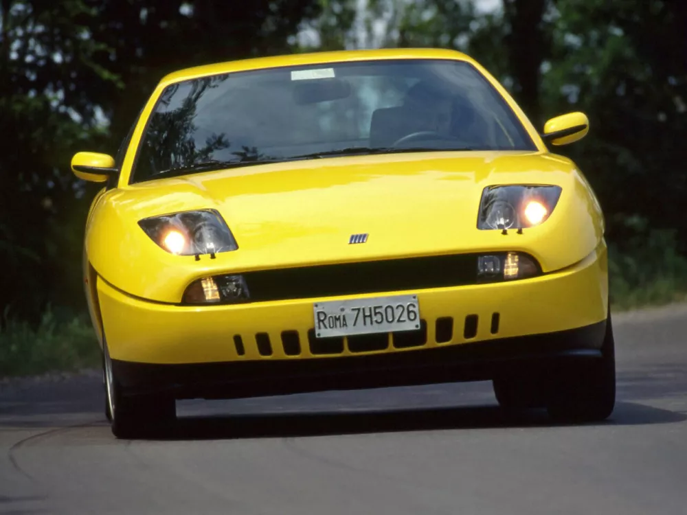 Автомобиль Fiat Coupe Купе