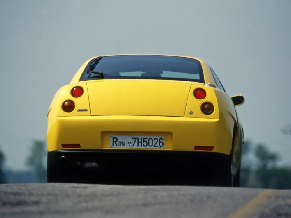 Автомобиль Fiat Coupe Купе