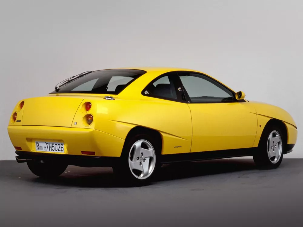 Автомобиль Fiat Coupe Купе