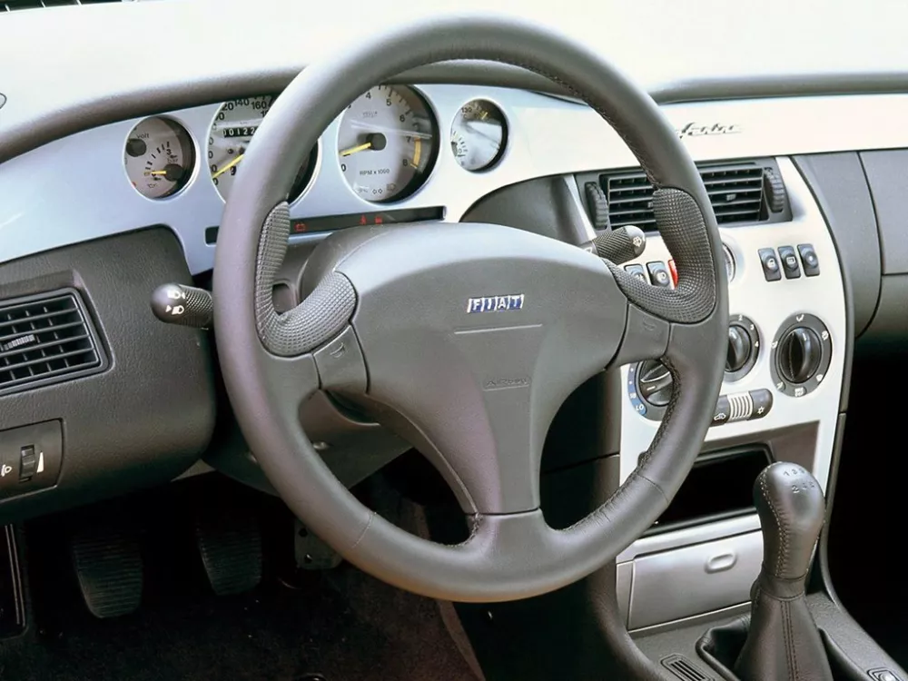 Автомобиль Fiat Coupe Купе
