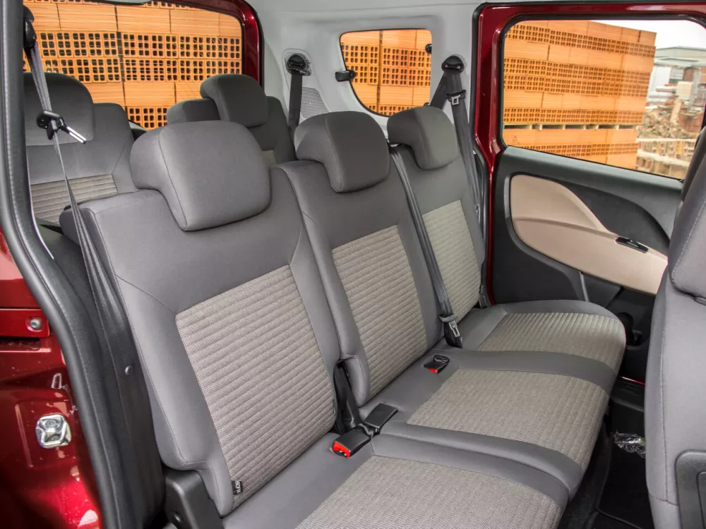 Автомобиль Fiat Doblo II Рестайлинг Компактвэн