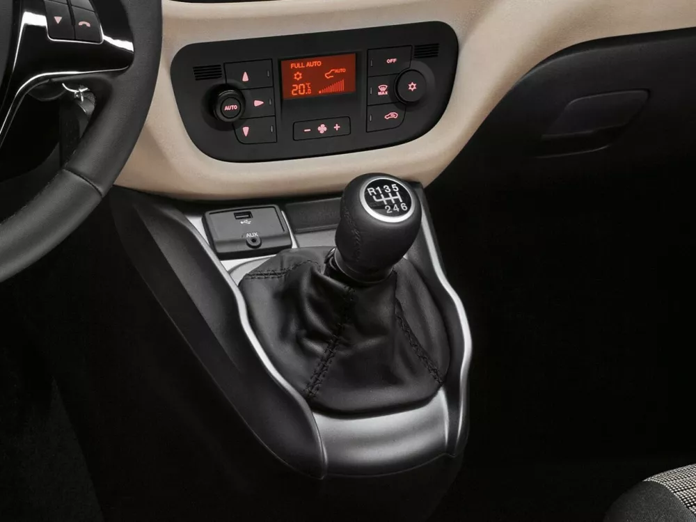Автомобиль Fiat Doblo II Рестайлинг Компактвэн