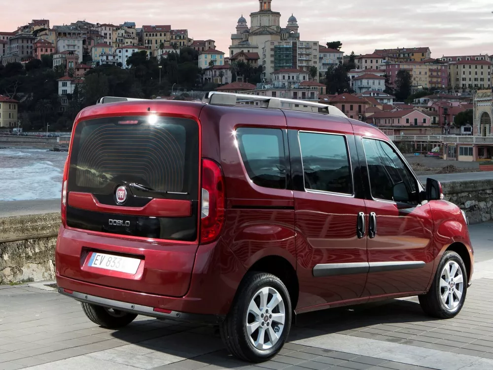 Автомобиль Fiat Doblo II Рестайлинг Компактвэн