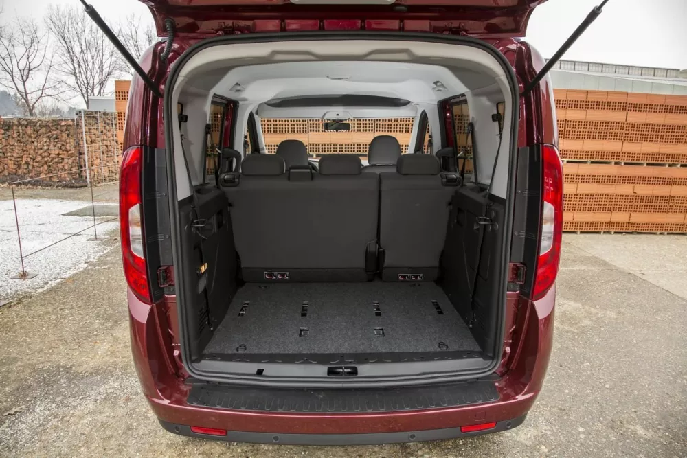 Автомобиль Fiat Doblo II Рестайлинг Компактвэн