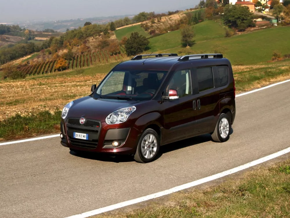 Автомобиль Fiat Doblo II Компактвэн