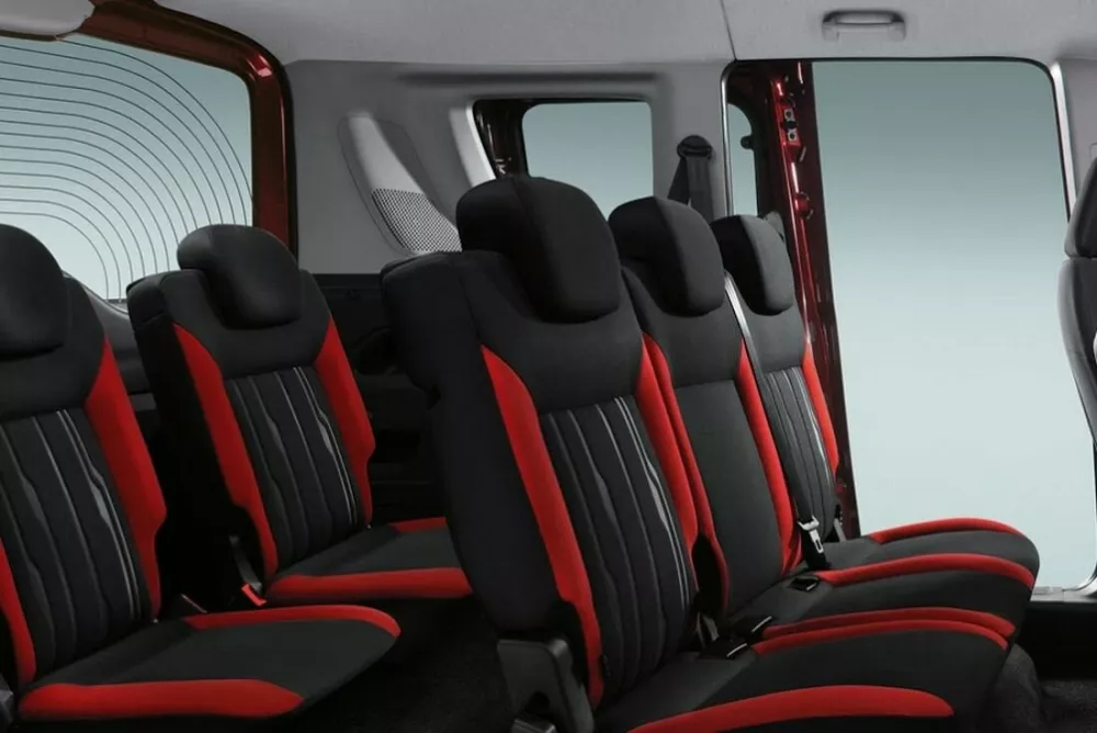 Автомобиль Fiat Doblo II Рестайлинг Компактвэн Long