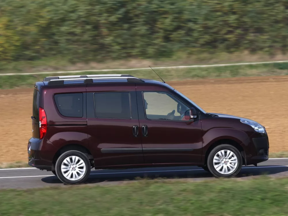 Автомобиль Fiat Doblo II Компактвэн