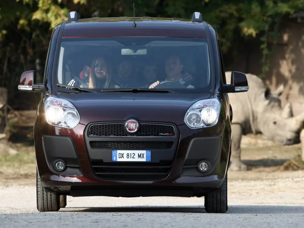 Автомобиль Fiat Doblo II Компактвэн