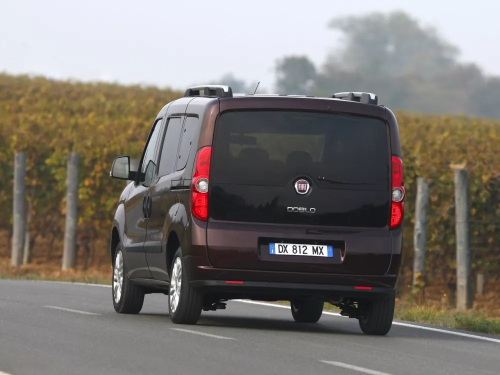 Автомобиль Fiat Doblo II Компактвэн