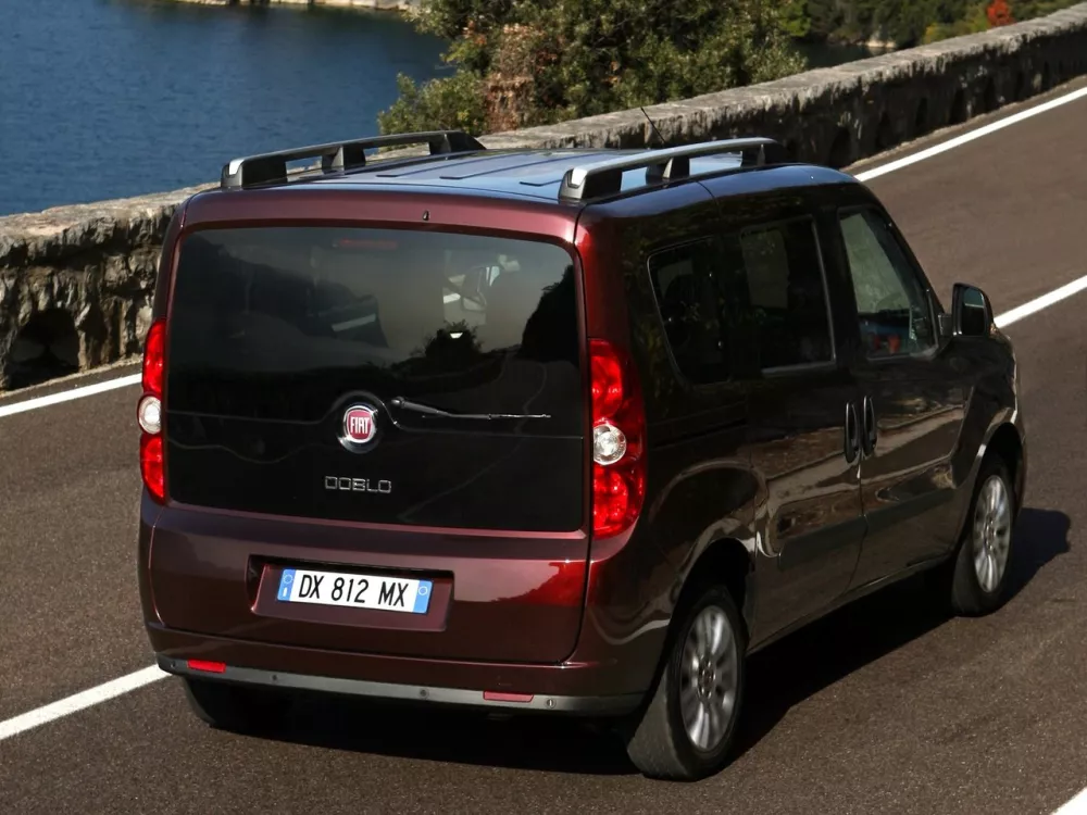 Автомобиль Fiat Doblo II Компактвэн