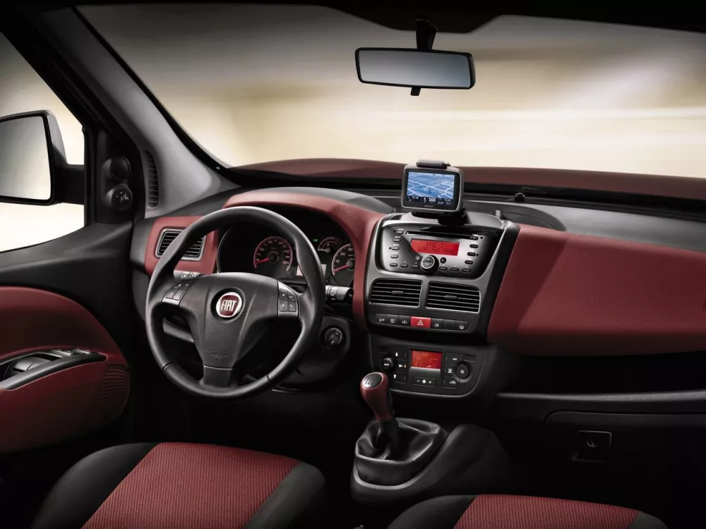 Автомобиль Fiat Doblo II Компактвэн