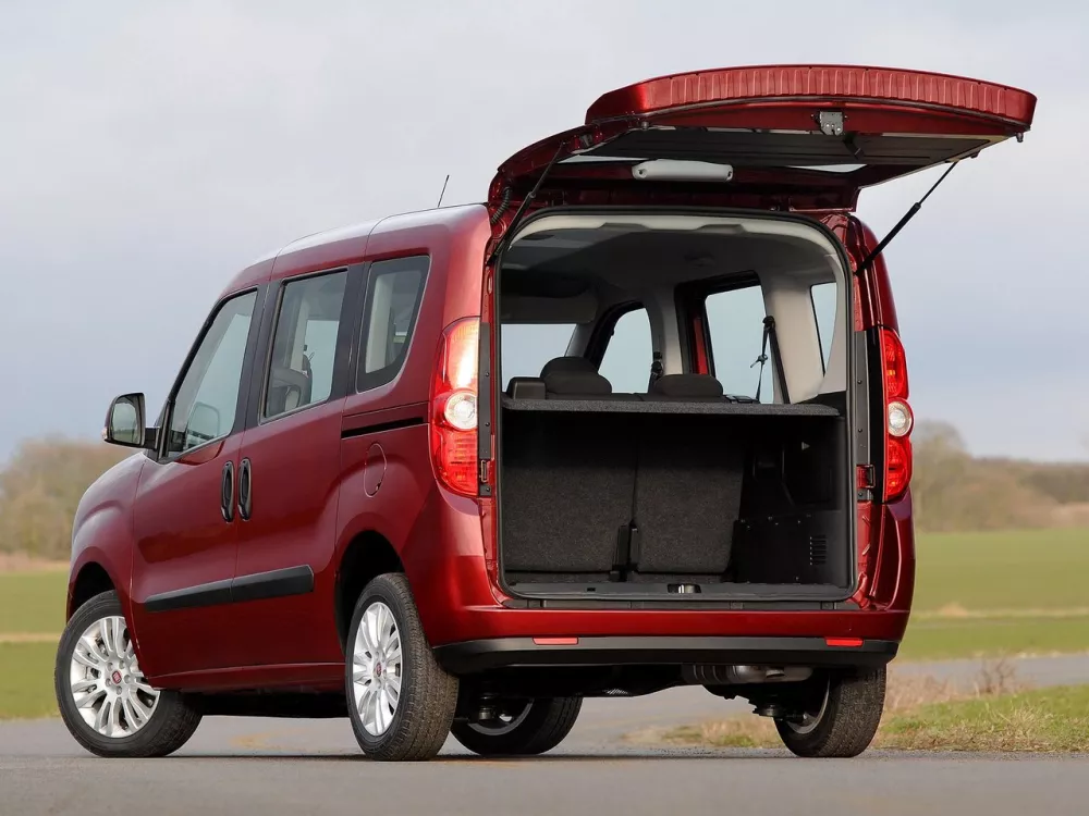 Автомобиль Fiat Doblo II Компактвэн