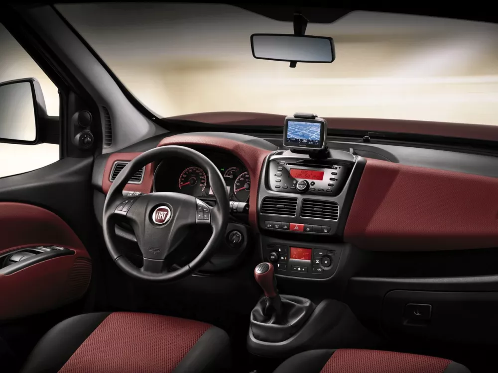 Автомобиль Fiat Doblo II Компактвэн Maxi