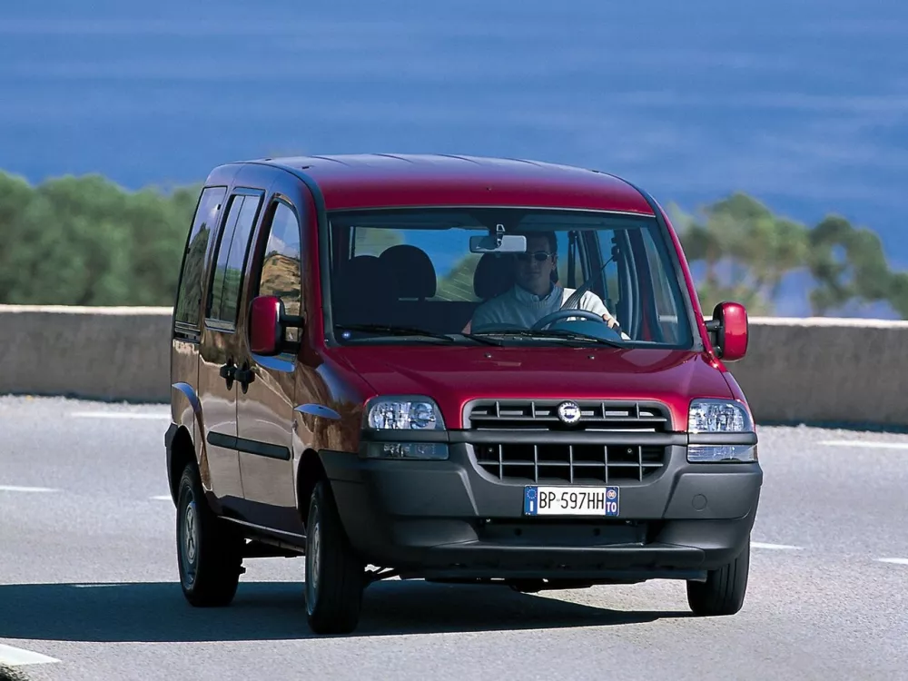 Автомобиль Fiat Doblo I Компактвэн