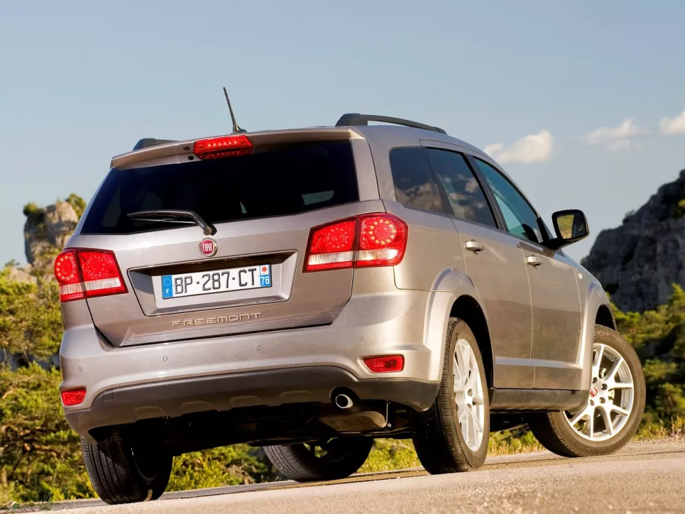 Автомобиль Fiat Freemont Универсал (5 дверей)