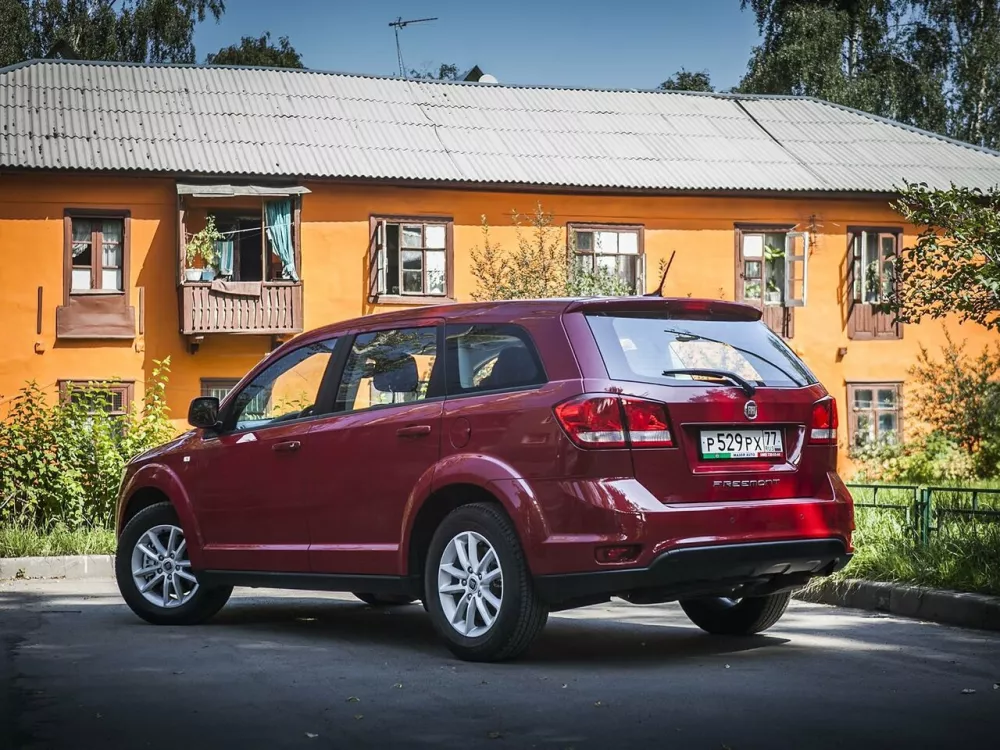 Автомобиль Fiat Freemont Универсал (5 дверей)