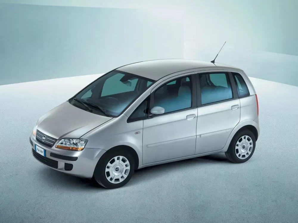 Автомобиль Fiat Idea Компактвэн