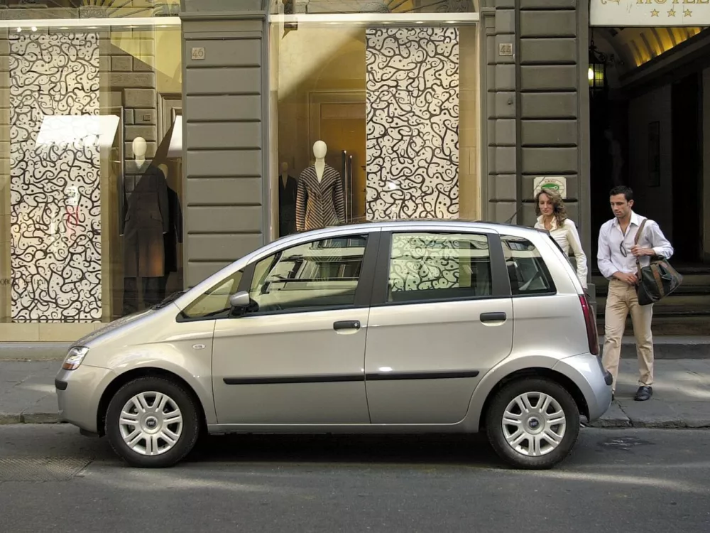 Автомобиль Fiat Idea Компактвэн