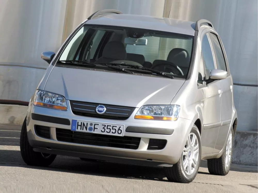 Автомобиль Fiat Idea Компактвэн