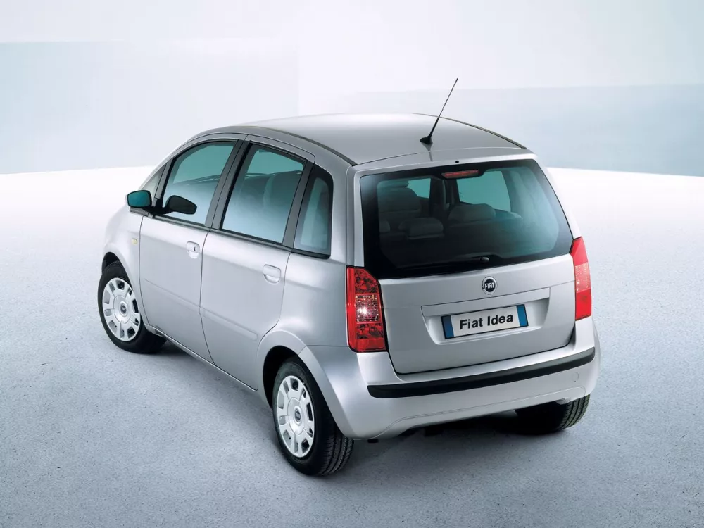 Автомобиль Fiat Idea Компактвэн