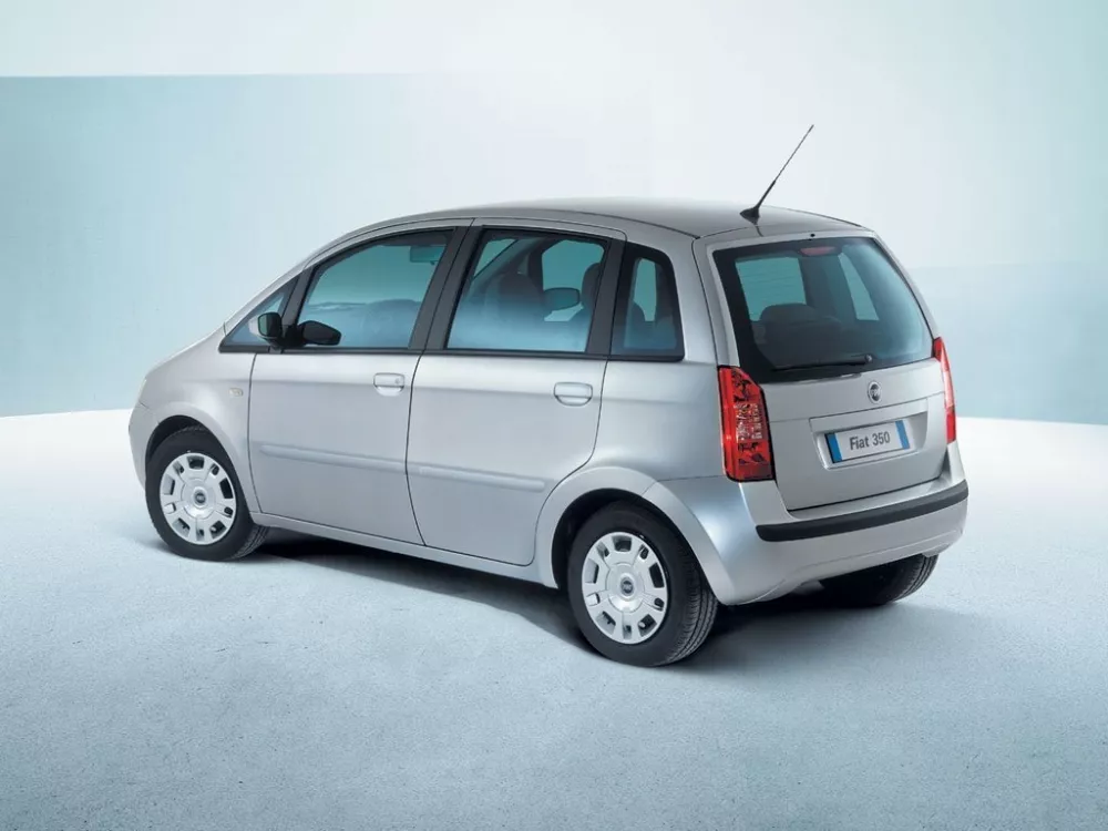 Автомобиль Fiat Idea Компактвэн