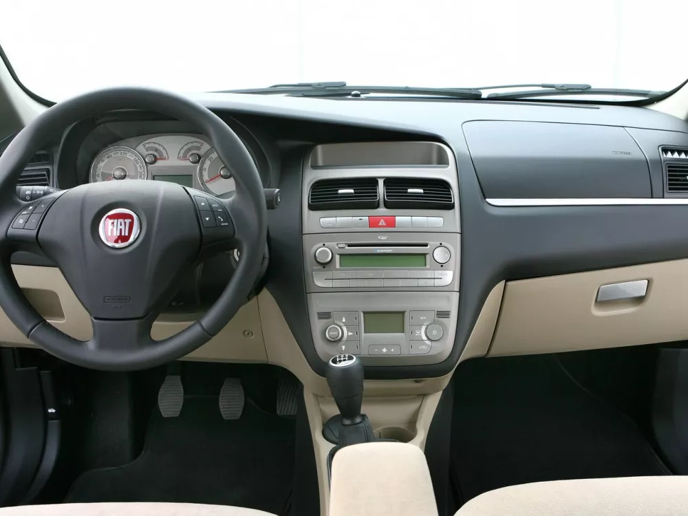 Автомобиль Fiat Linea Седан