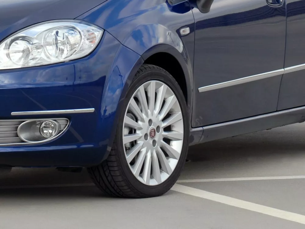 Автомобиль Fiat Linea Седан