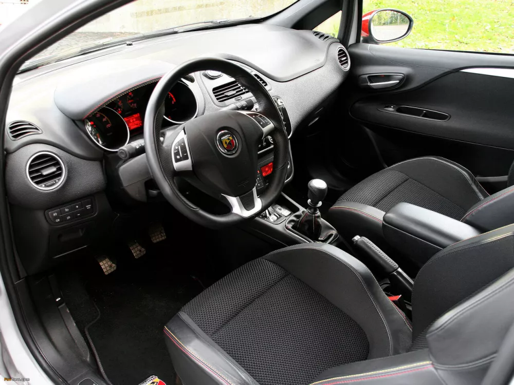 Автомобиль Fiat Punto III Punto Хэтчбек (5 дверей)