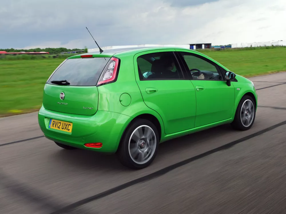 Автомобиль Fiat Punto III Punto Хэтчбек (5 дверей)