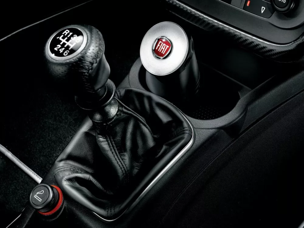Автомобиль Fiat Punto III Grande Punto Хэтчбек (5 дверей)